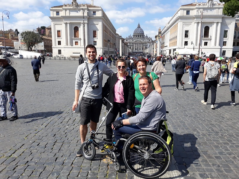 Hubert mit Familie und Vosara im Urlaub in Rom